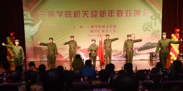 表演唱《打靶归来》